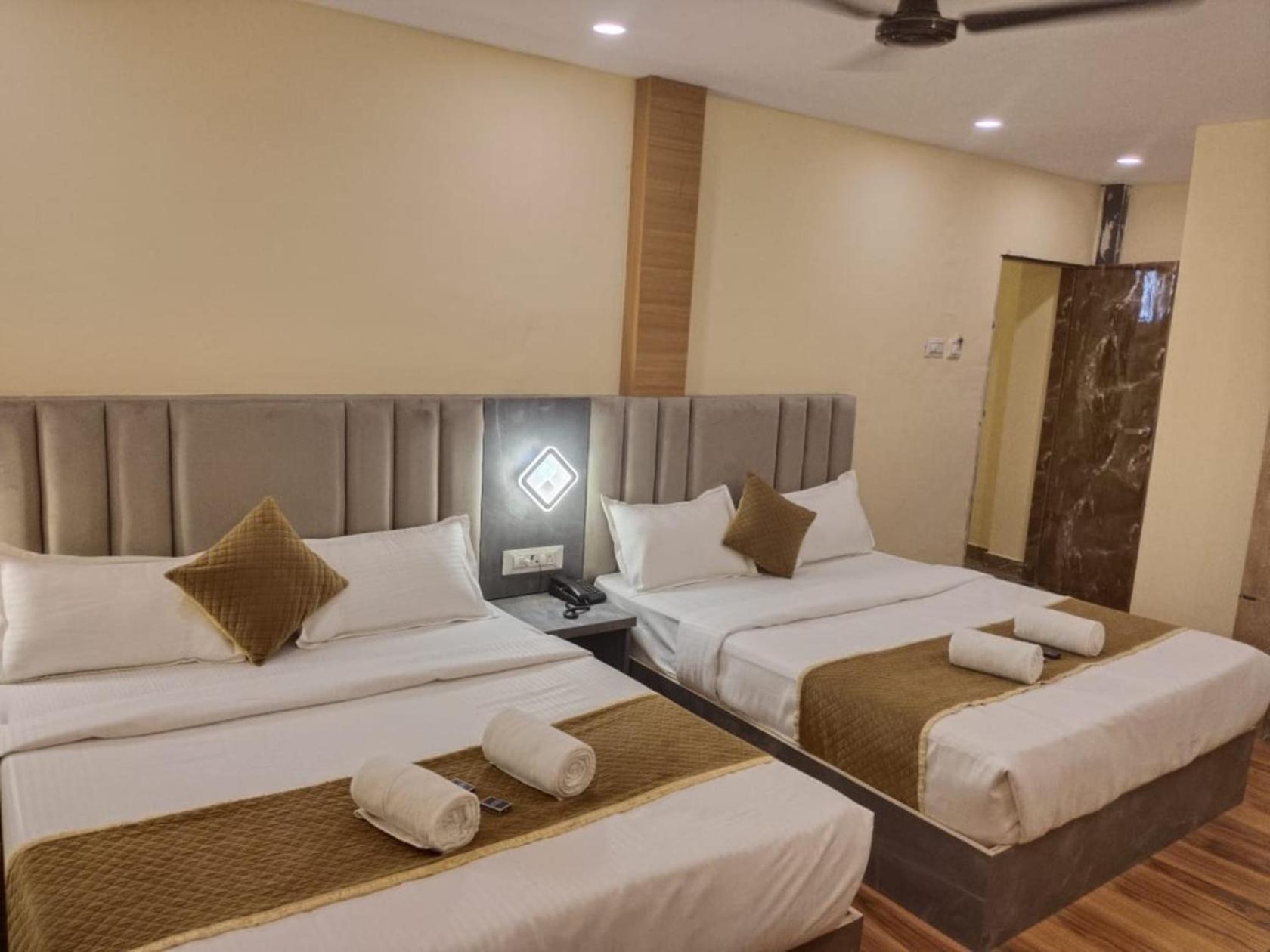 Crystal Goregaon West Hotel Bombay
