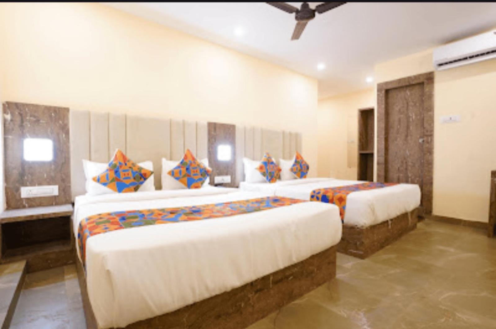 Hotel Crystal Goregaon West Bombay