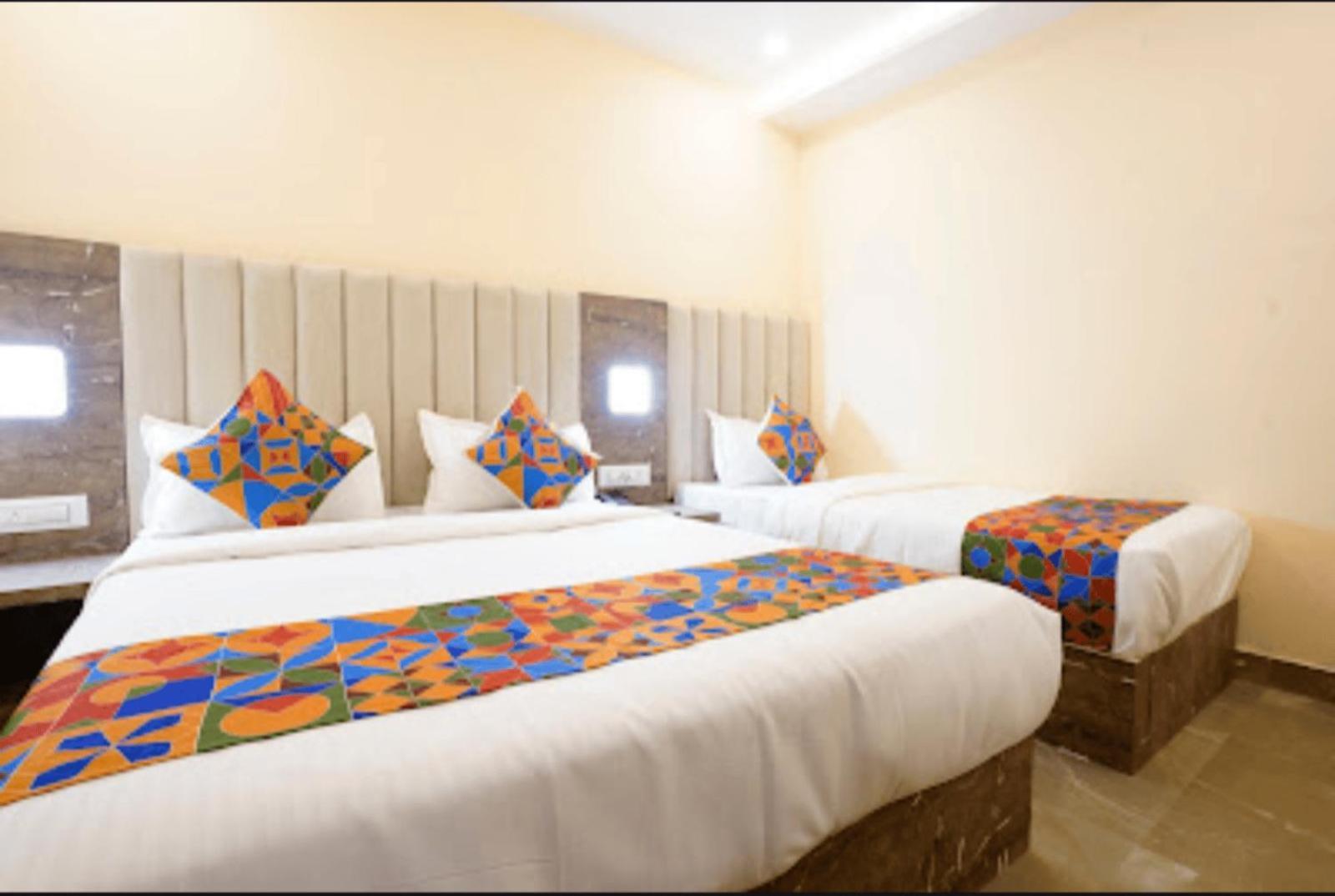 Hotel Crystal Goregaon West Bombay