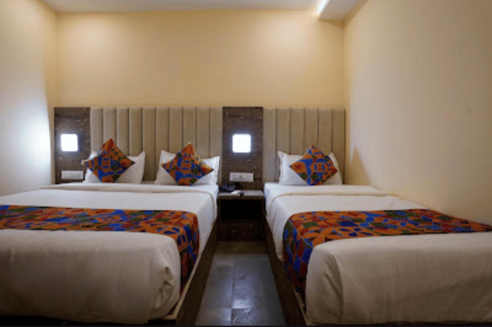 Crystal Goregaon West 4*