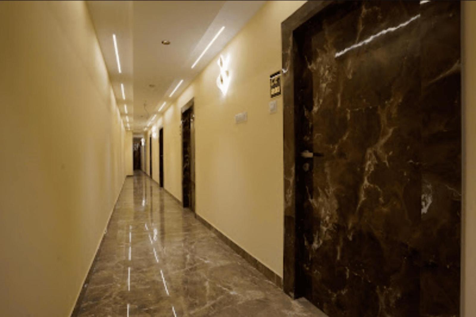 Crystal Goregaon West 4* Bombay